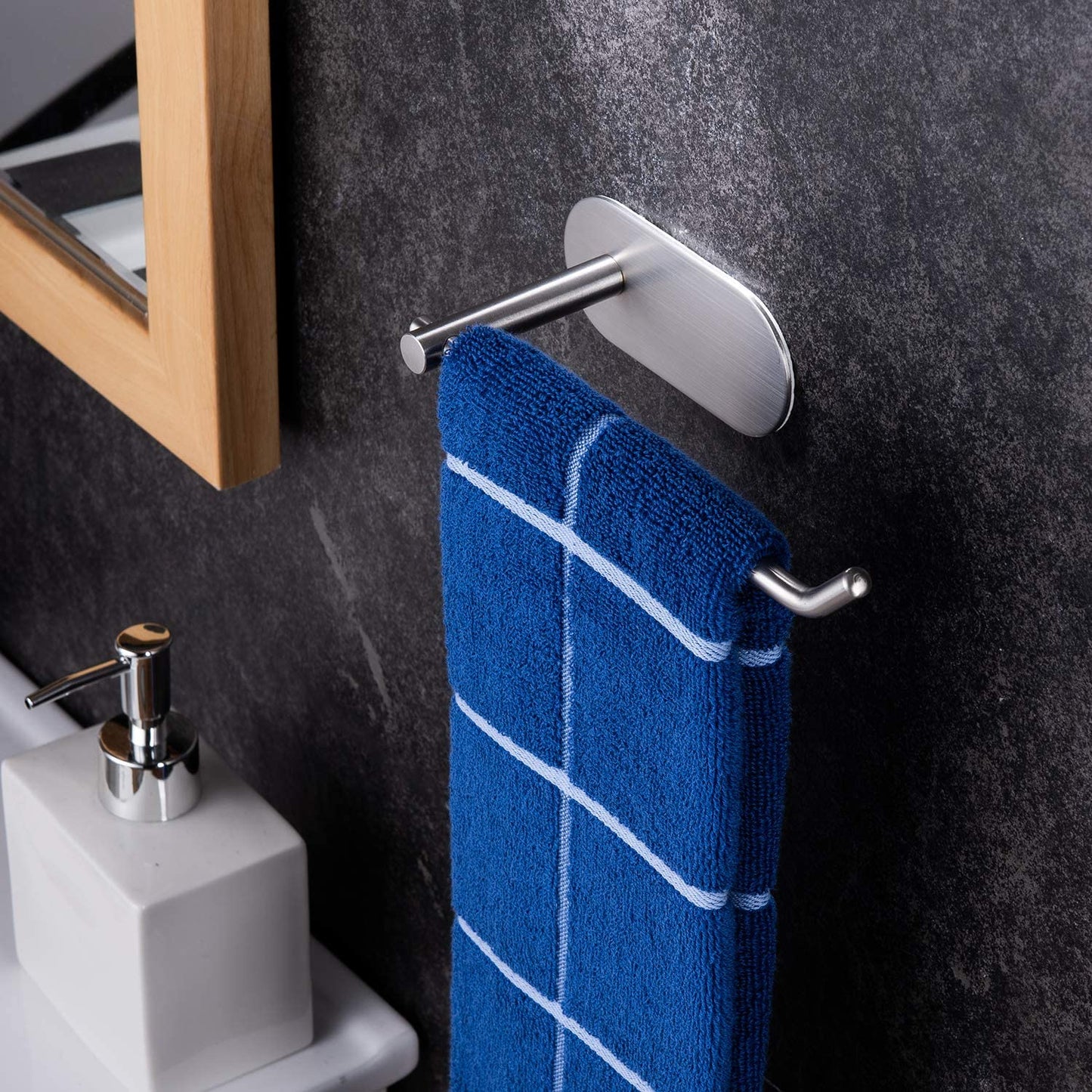 Zift Unique Castel Paslanmaz Çelik Havluluk Banyo Alanında Şık Bir Depolama Çözümü
